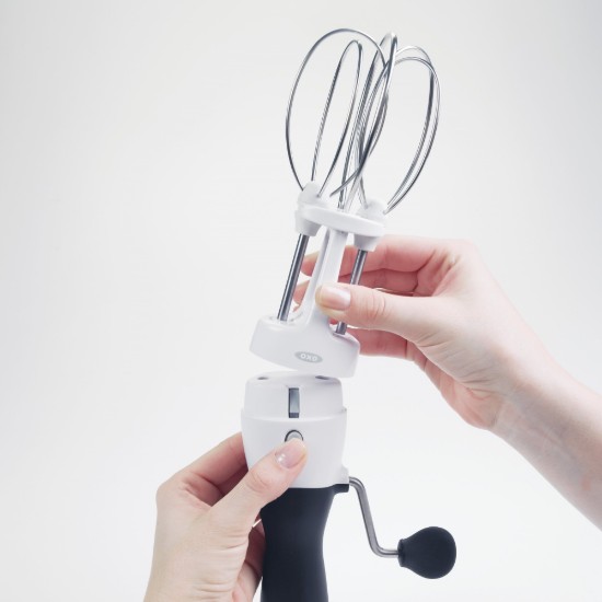 OXO Kézi  tekerőkaros mixer 30,5 cm
