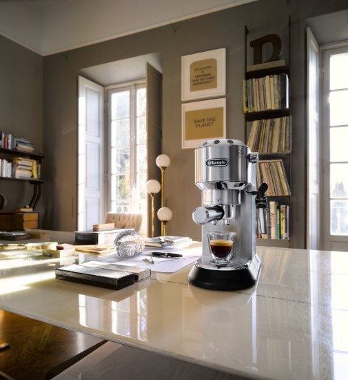 Kézi eszpresszó kávéfőző, 1300W, "Dedica", ezüst színű - De'Longhi