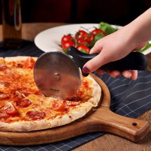 Westmark - Pizza szeletelő, rozsdamentes acél, 23 cm, "Master Line"