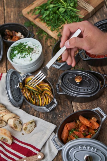 Staub ovális Cocotte 15 cm /0,6 l