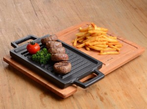 Lava öntvény grillsütő 22 x 15 cm alátéttel