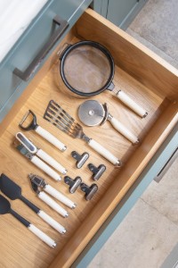 Pókháló alakú szűrő, rozsdamentes acél, 35,5 cm, "Almond Cream" szín - KitchenAid márka