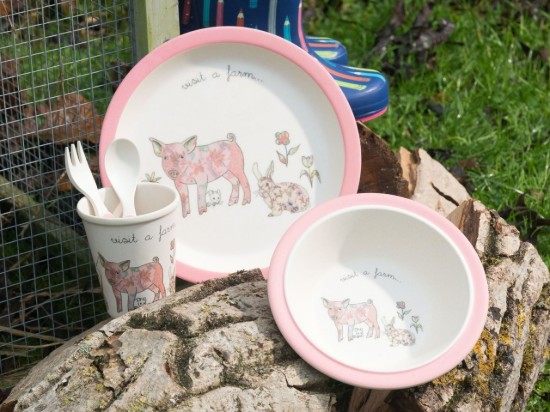 Kitchen Craft 5 darbos tálalókészlet gyerekeknek "Visit a farm Pig"