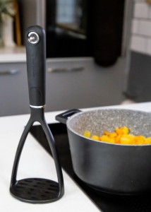 Eszköz burgonya töréséhez, műanyag, 28 cm - Kitchen Craft
