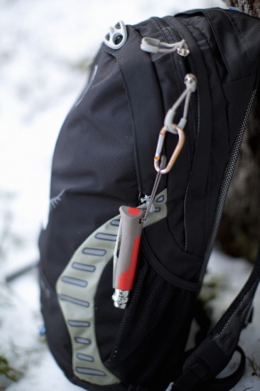 N°08 zsebkés síppal, rozsdamentes acél, 8,5 cm, "Outdoor", Red - Opinel